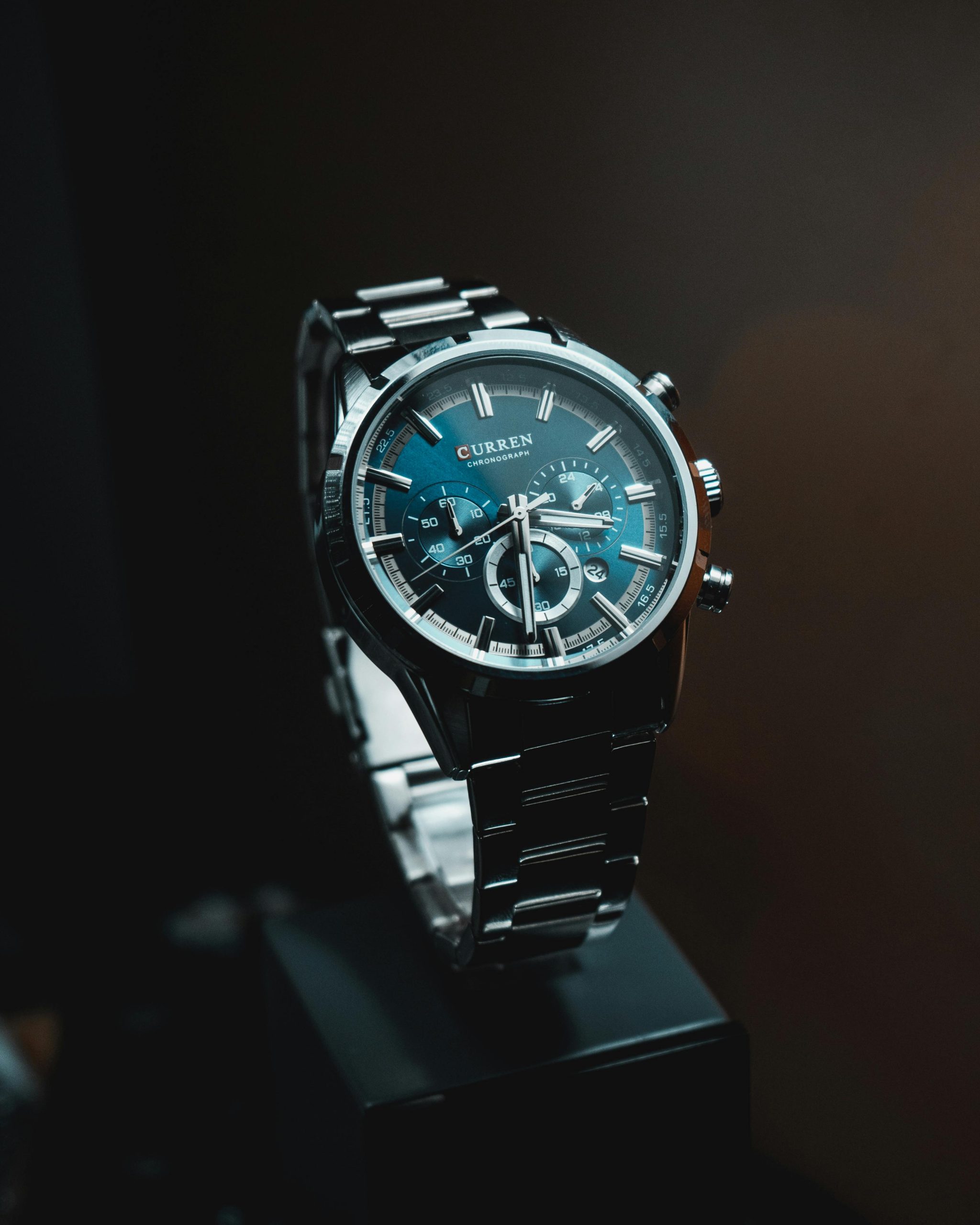 Striking blue face with luminous hands for easy reading.